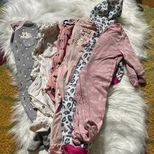 SOLD 🔥 2 FOR $10! 🔥 Set of 6 Sleepers footie pajamas size 3 months, 3-6 months